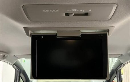 Toyota Voxy III, 2018 год, 2 170 000 рублей, 13 фотография