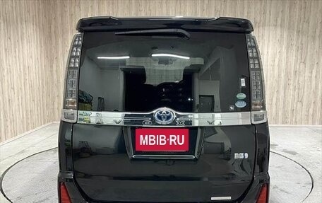 Toyota Voxy III, 2018 год, 2 170 000 рублей, 4 фотография