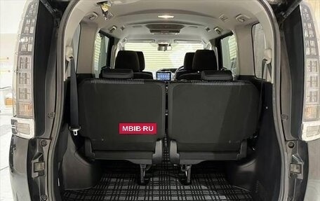 Toyota Voxy III, 2018 год, 2 170 000 рублей, 19 фотография