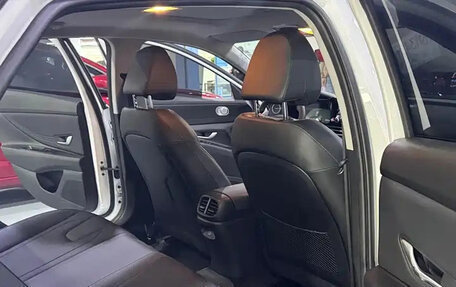 Hyundai Elantra, 2023 год, 1 299 000 рублей, 20 фотография