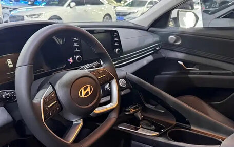 Hyundai Elantra, 2023 год, 1 299 000 рублей, 10 фотография