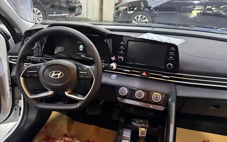 Hyundai Elantra, 2023 год, 1 299 000 рублей, 11 фотография