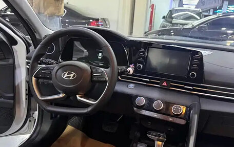 Hyundai Elantra, 2023 год, 1 299 000 рублей, 9 фотография