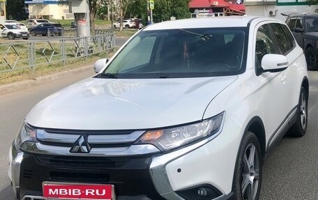 Mitsubishi Outlander III рестайлинг 3, 2019 год, 2 250 000 рублей, 1 фотография