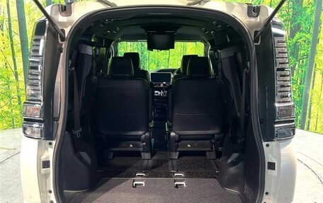 Toyota Voxy III, 2021 год, 2 350 000 рублей, 9 фотография