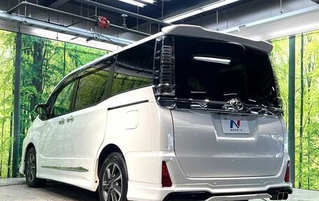 Toyota Voxy III, 2021 год, 2 350 000 рублей, 6 фотография