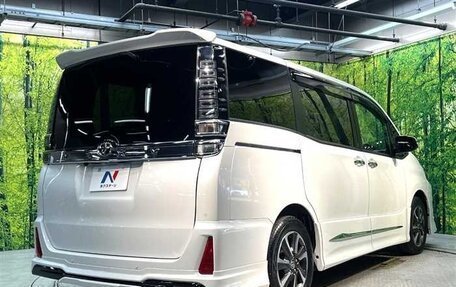 Toyota Voxy III, 2021 год, 2 350 000 рублей, 7 фотография