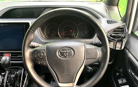 Toyota Voxy III, 2021 год, 2 350 000 рублей, 12 фотография