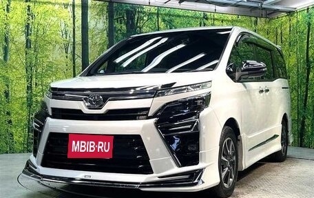 Toyota Voxy III, 2021 год, 2 350 000 рублей, 3 фотография