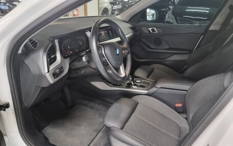 BMW 1 серия, 2021 год, 2 144 000 рублей, 9 фотография