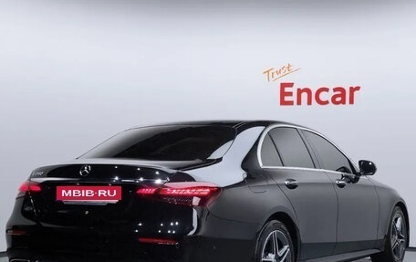 Mercedes-Benz E-Класс, 2022 год, 5 700 000 рублей, 2 фотография