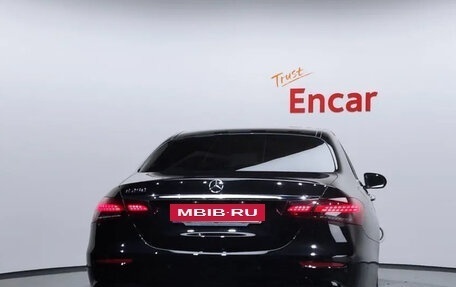 Mercedes-Benz E-Класс, 2022 год, 5 700 000 рублей, 4 фотография