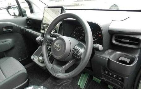 Toyota Sienta, 2025 год, 1 980 000 рублей, 8 фотография