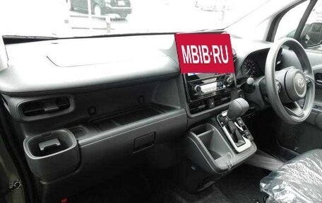 Toyota Sienta, 2025 год, 1 980 000 рублей, 12 фотография