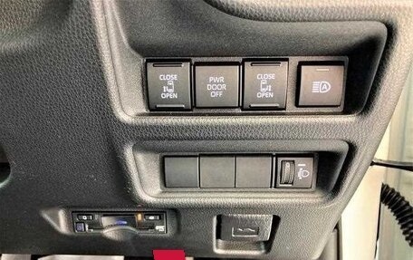 Toyota Sienta, 2025 год, 1 980 000 рублей, 11 фотография