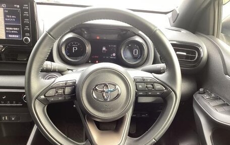 Toyota Yaris, 2022 год, 690 000 рублей, 8 фотография