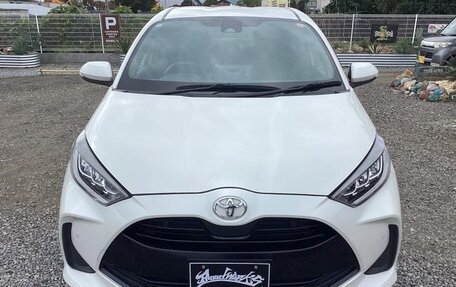 Toyota Yaris, 2022 год, 690 000 рублей, 2 фотография