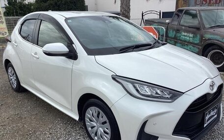 Toyota Yaris, 2022 год, 690 000 рублей, 3 фотография