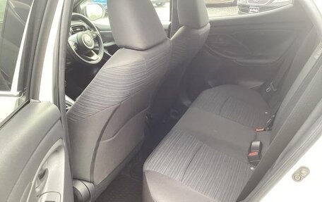 Toyota Yaris, 2022 год, 690 000 рублей, 11 фотография