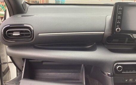 Toyota Yaris, 2022 год, 690 000 рублей, 14 фотография