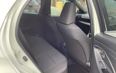 Toyota Yaris, 2022 год, 690 000 рублей, 10 фотография
