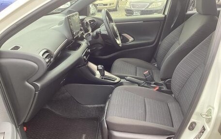 Toyota Yaris, 2022 год, 690 000 рублей, 15 фотография