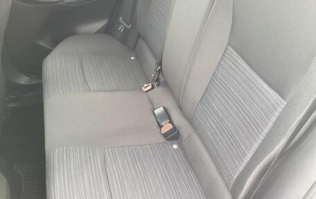 Toyota Yaris, 2022 год, 690 000 рублей, 17 фотография