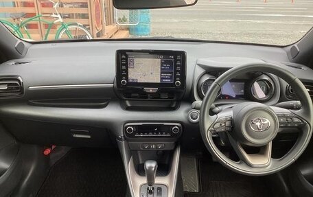 Toyota Yaris, 2022 год, 690 000 рублей, 18 фотография