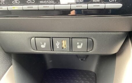 Toyota Yaris, 2022 год, 690 000 рублей, 19 фотография