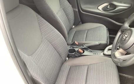 Toyota Yaris, 2022 год, 690 000 рублей, 21 фотография