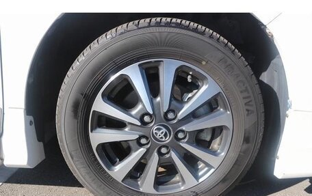 Toyota Yaris, 2022 год, 690 000 рублей, 23 фотография