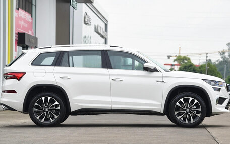 Skoda Kodiaq I, 2025 год, 2 450 000 рублей, 3 фотография