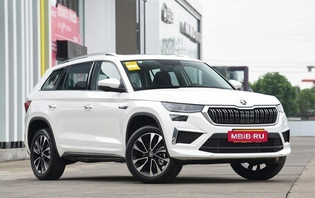 Skoda Kodiaq I, 2025 год, 2 450 000 рублей, 2 фотография