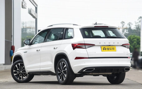 Skoda Kodiaq I, 2025 год, 2 450 000 рублей, 5 фотография