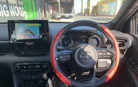Toyota Yaris, 2022 год, 730 000 рублей, 9 фотография