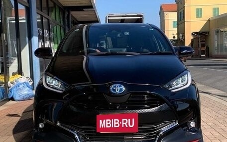 Toyota Yaris, 2022 год, 730 000 рублей, 2 фотография