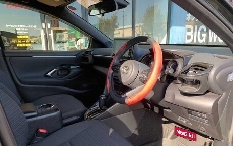 Toyota Yaris, 2022 год, 730 000 рублей, 10 фотография