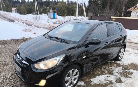 Hyundai Solaris II рестайлинг, 2013 год, 800 000 рублей, 2 фотография