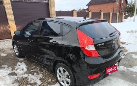 Hyundai Solaris II рестайлинг, 2013 год, 800 000 рублей, 4 фотография