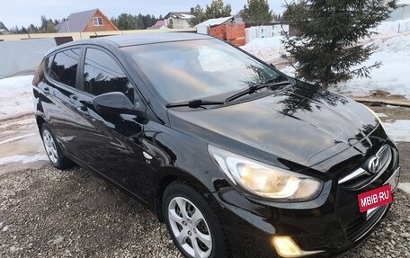 Hyundai Solaris II рестайлинг, 2013 год, 800 000 рублей, 3 фотография