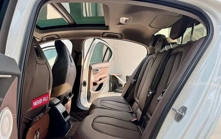 BMW 1 серия, 2022 год, 1 400 000 рублей, 13 фотография