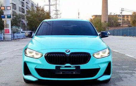 BMW 1 серия, 2022 год, 1 500 000 рублей, 2 фотография