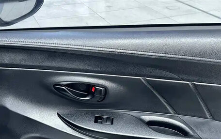 Toyota Yaris XP150 рестайлинг, 2022 год, 1 370 069 рублей, 28 фотография