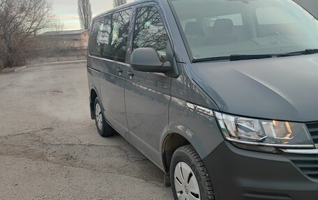 Volkswagen Caravelle T6 рестайлинг, 2020 год, 4 222 000 рублей, 1 фотография