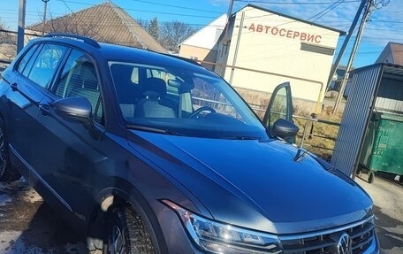 Volkswagen Tiguan II, 2021 год, 2 832 000 рублей, 2 фотография