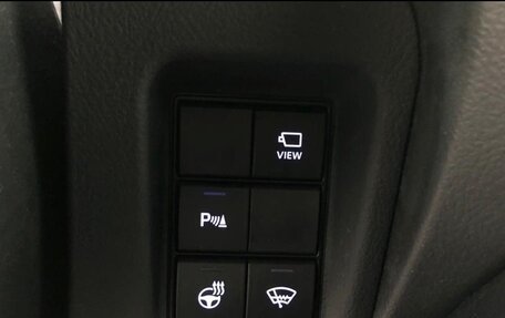 Toyota Land Cruiser Prado 150 рестайлинг 2, 2018 год, 1 300 000 рублей, 13 фотография