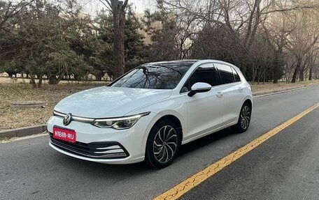 Volkswagen Golf VIII, 2024 год, 1 800 325 рублей, 1 фотография