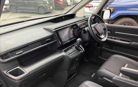 Honda Stepwgn IV, 2017 год, 1 590 000 рублей, 13 фотография