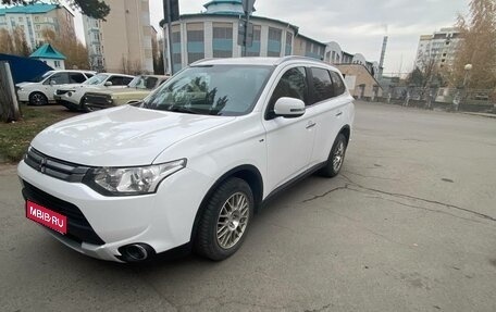 Mitsubishi Outlander III рестайлинг 3, 2014 год, 1 990 000 рублей, 1 фотография