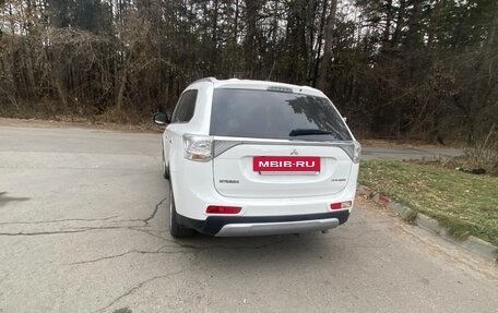 Mitsubishi Outlander III рестайлинг 3, 2014 год, 1 990 000 рублей, 5 фотография